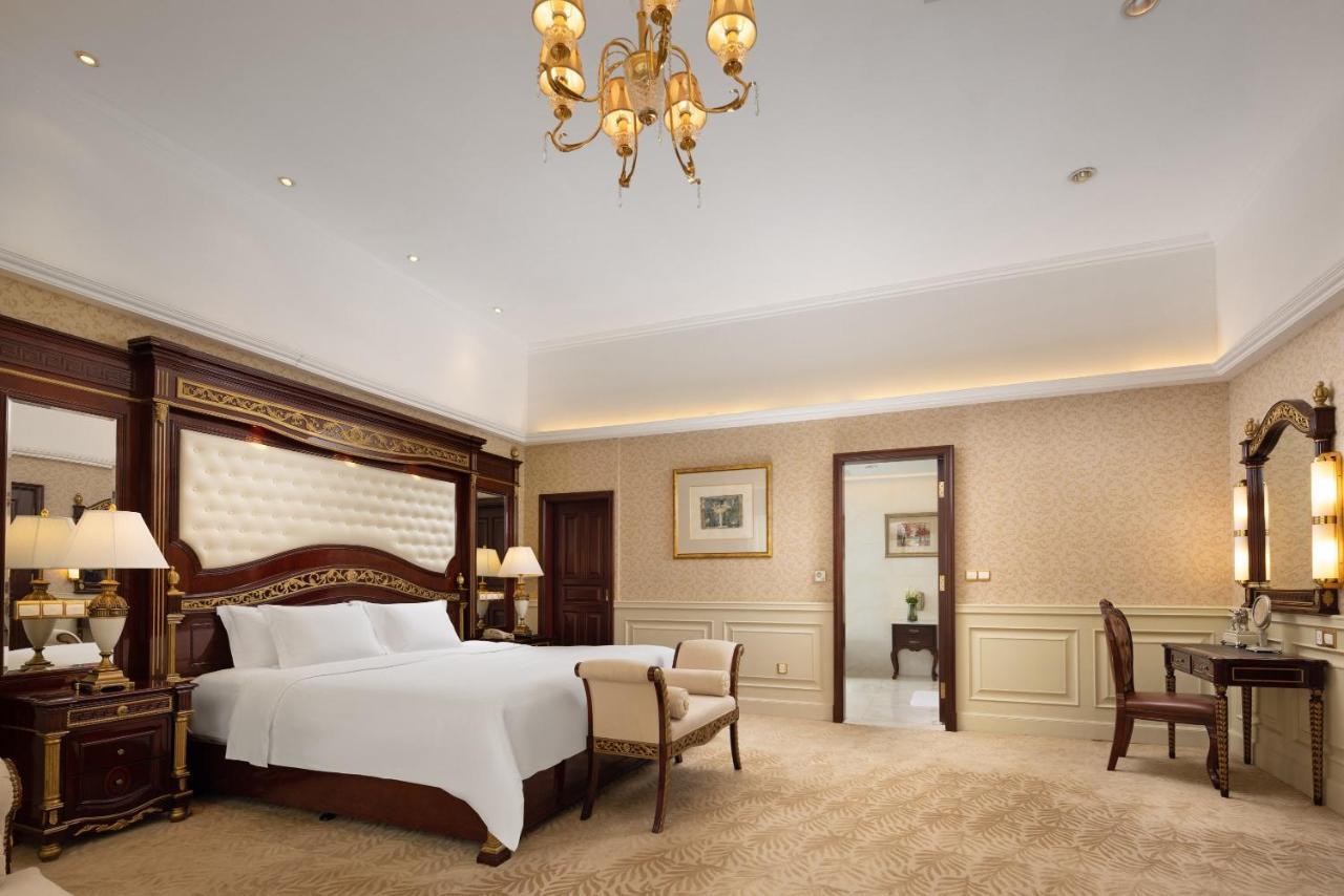 Crowne Plaza Hotel & Suites Landmark Shenzhen By Ihg - Nearby Luohu Border, Indoor Heated Swimming Pool, Complimentary Welcome Drink Ngoại thất bức ảnh