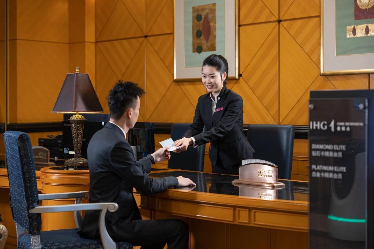 Crowne Plaza Hotel & Suites Landmark Shenzhen By Ihg - Nearby Luohu Border, Indoor Heated Swimming Pool, Complimentary Welcome Drink Ngoại thất bức ảnh