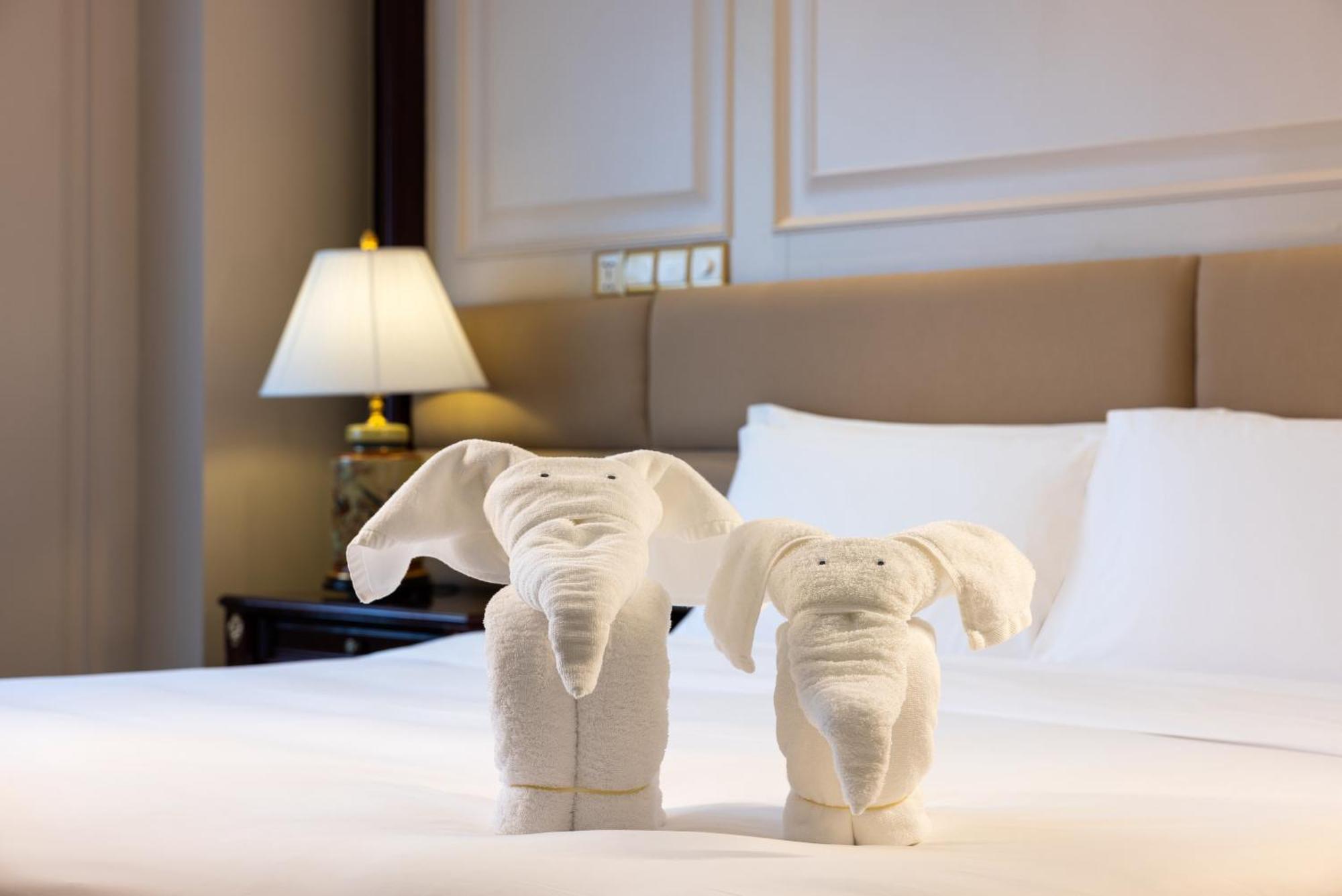 Crowne Plaza Hotel & Suites Landmark Shenzhen By Ihg - Nearby Luohu Border, Indoor Heated Swimming Pool, Complimentary Welcome Drink Ngoại thất bức ảnh